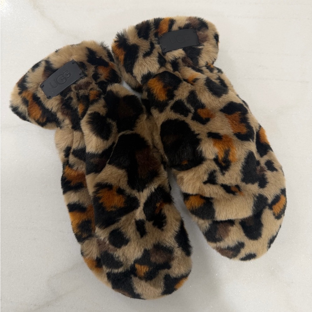 UGG Faux Leopard Print Tech Mittens Size S/M